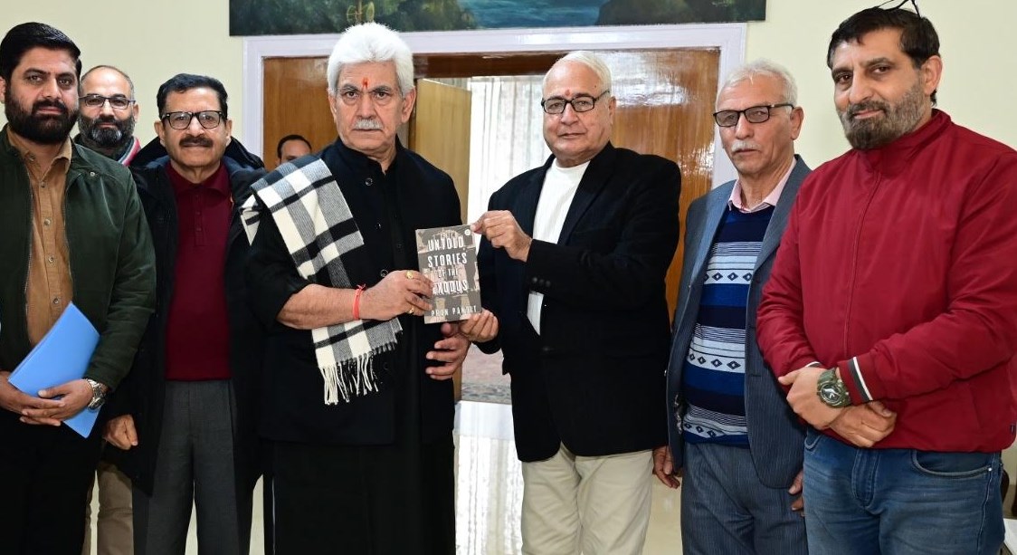 Delegation of Youth All India Kashmiri Samaj calls on Lt Governor