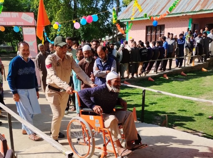 Lok Sabha Elections :  Baramulla PC Records Over 21.56 % Voter Turnout Till 11:00 am