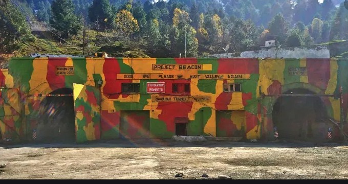 Police arrest two non-Locals with country made pistol at Jawhar tunnel
