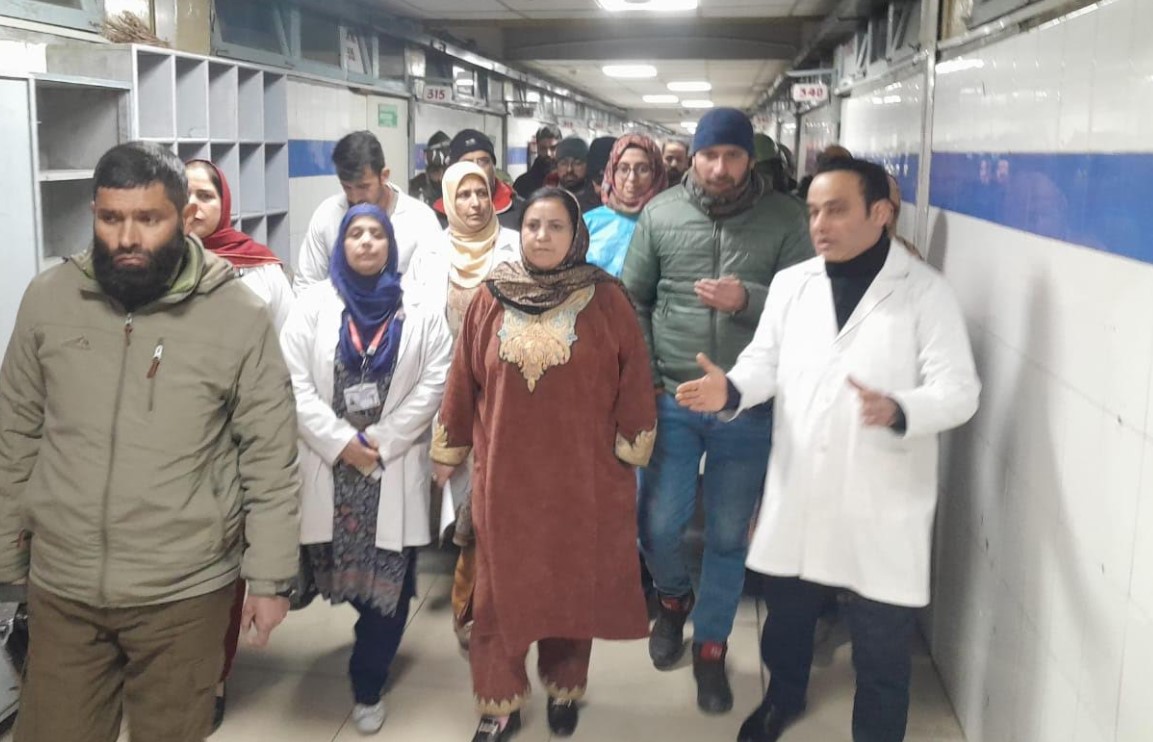 Sakeena Itoo conducts surprise inspection of LD Hospital, assesses healthcare facilities