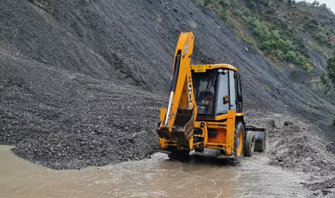 Jammu-Srinagar National Highway closed for traffic