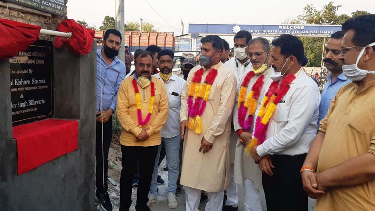 Jugal Kishore felicitates PDD, PHE workers on Labour Day, distributes essential items