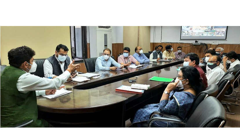 Div Com reviews status of Medical oxygen supply in Jammu division