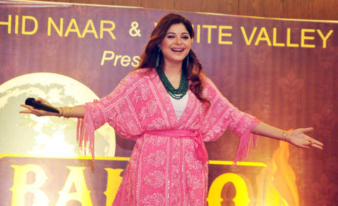 Hospital authorities ask Kanika Kapoor to not throw tantrums and behave like a patient 