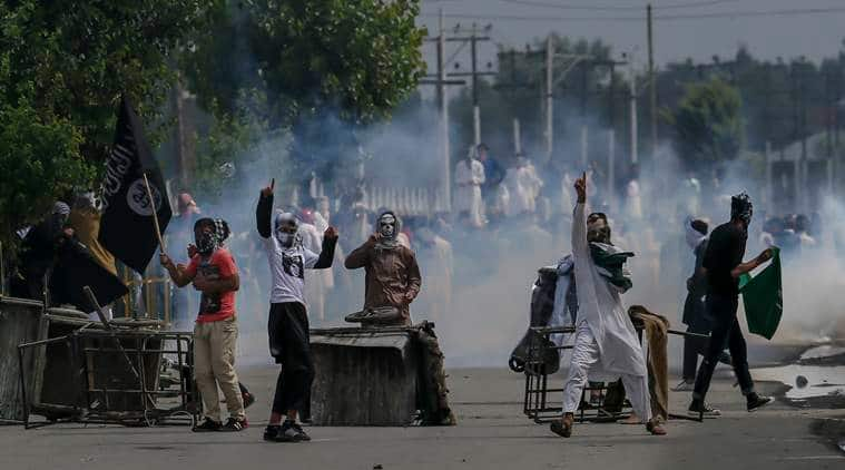 Sopore shuts completely, Clashes in Nowhata after Islamic State Militant's killing