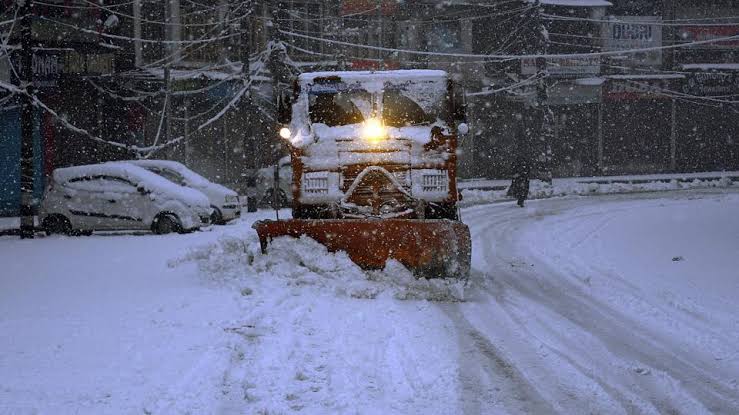 Weather improves in J&K, Jammu-Srinagar NH continues to remain closed on Sunday 