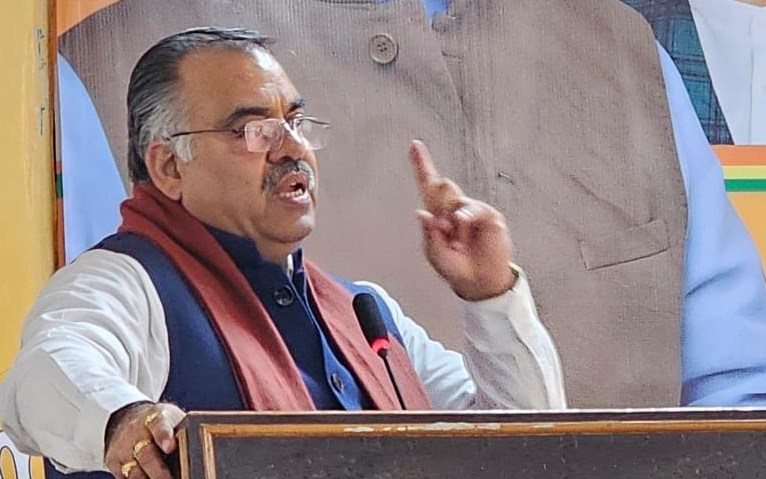 Abdullahs, Muftis must stop nefarious designs: Chugh