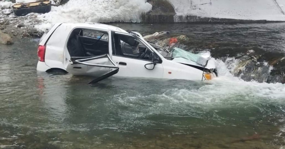 Young Woman Killed, 4 Persons Injured As Vehicle Falls In Nallah In Kupwara