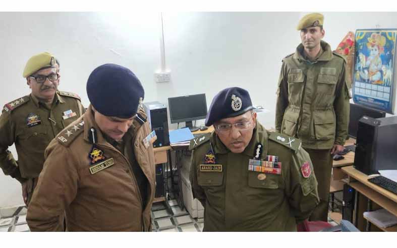 ADGP Jammu visits Samba district, inspects working of Police stations Vijaypur & Ramgarh and SDPO Vijaypur office