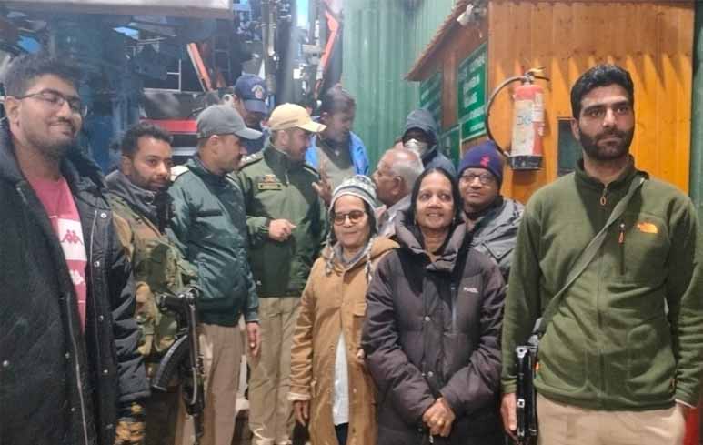 Gulmarg: 250 tourists stuck in gondola cars rescued