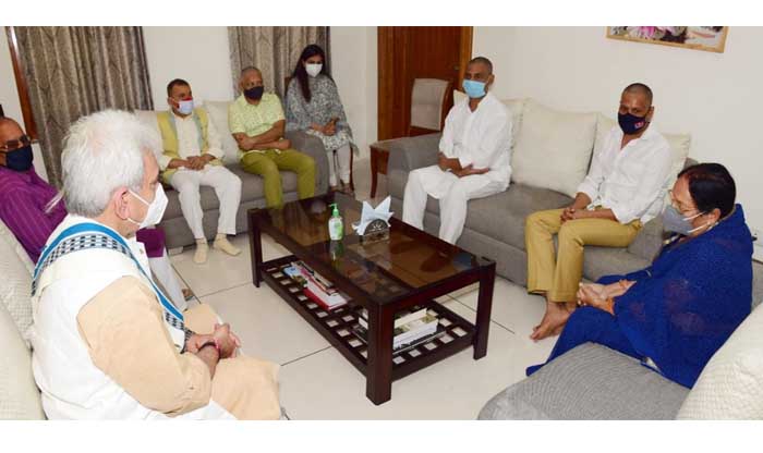Lt Governor visits ADGP Jammu; condoles his father’s demise
