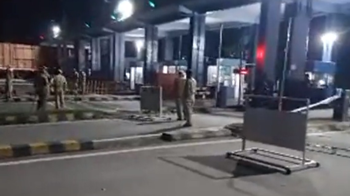 Three injured as protest rock Lakhanpur Toll Plaza after Scuffle 