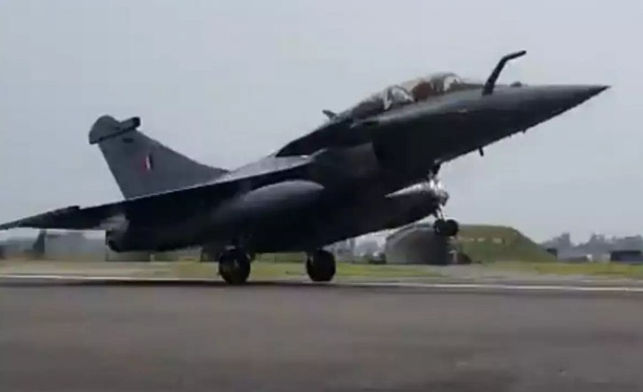 5 Rafale fighters land in Ambala, will be inducted into IAF 'Golden Arrows' Squadron