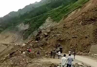 Fresh Landslides forces Highway closure again, Stranded Vehicles swell to 8000