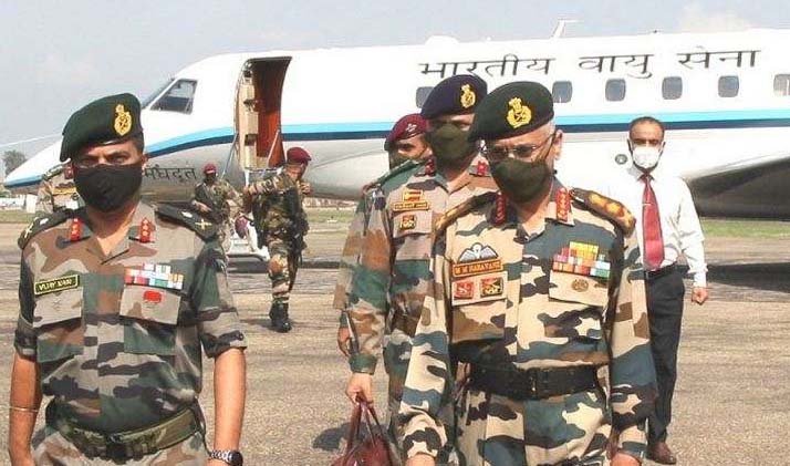 Army Chief visits forward areas of Rajouri, Jammu