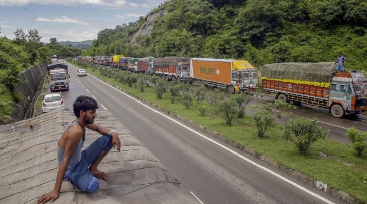 Jammu-Srinagar highway closed