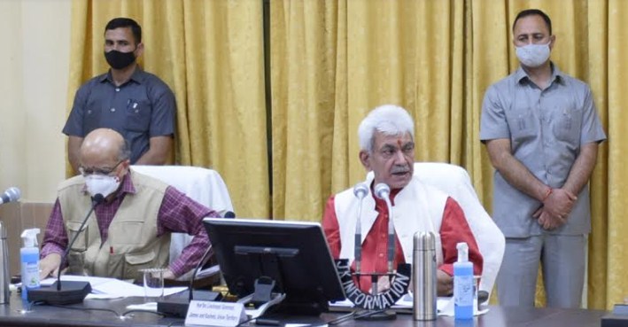 Lt Governor visits Ramban, asks NHAI to Provide employment to local youth in ongoing national projects