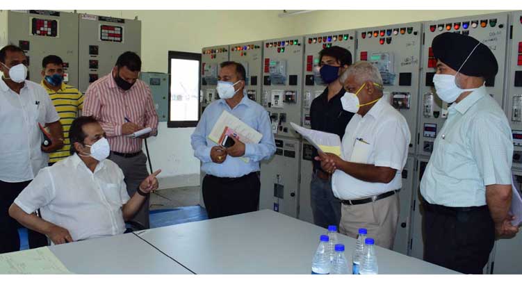 Advisor Baseer Khan conducts surprise inspection of various power stations and installations