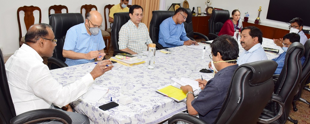 L-G chairs High level meet to discuss exit strategy of Lockdown in J&K, calls for employing incoming labour 