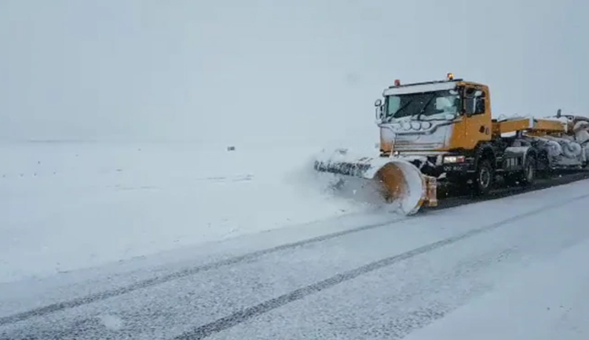 Snowfall: Efforts on to clear roads, will take few more hours, says DC Sgr