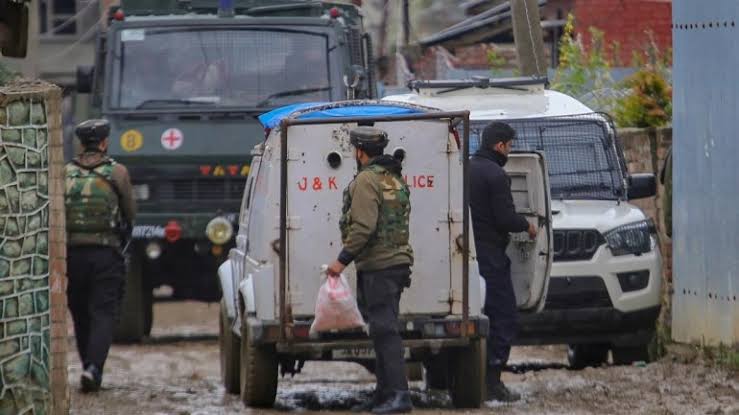 Locals attack medical team screening area for Covid-19 cases in J&K's Budgam