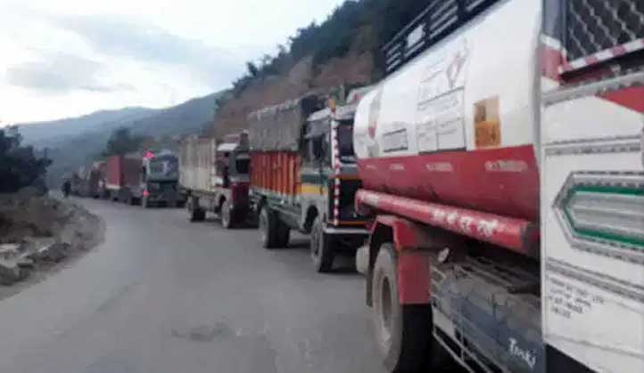 No traffic on Srinagar-Leh NHW, Kashmir highway & Mughal road open