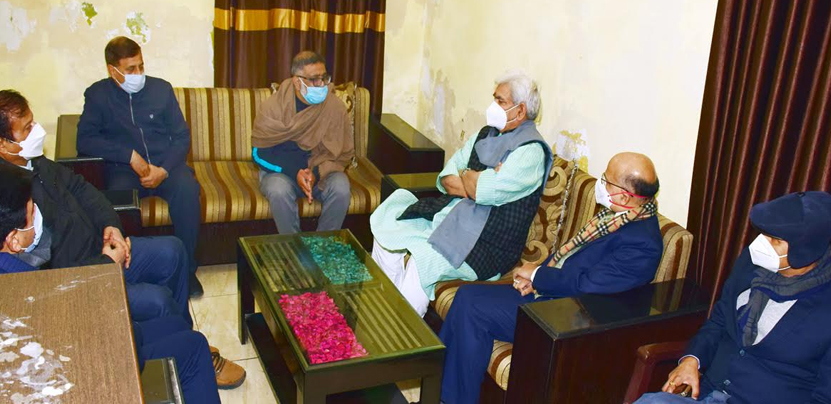 Lt Governor visits family of Krishan Dev Sethi, offers heartfelt condolences to the bereaved family members