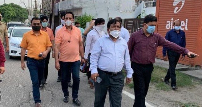 Dheeraj Gupta inspects beautification works in Jammu city