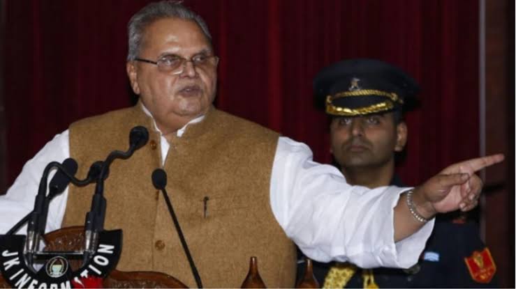 Satya Pal Malik takes oath as Governor of Goa, says will have a peaceful time here 