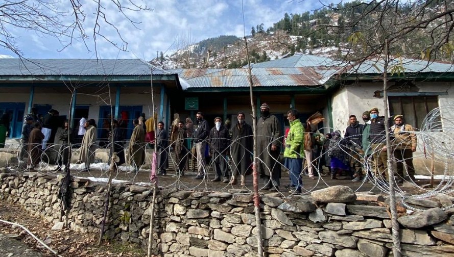 39.69 % votes polled till 01 PM across J&K