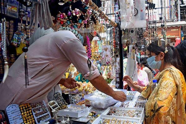 Markets to reopen, public transport to resume operations from tomorrow in Srinagar
