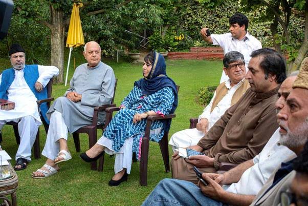 Farooq Abdullah is head of Peoples Alliance for Gupkar Declaration, Mehbooba VP; Flag of J&K to be thier symbol