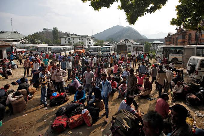 Migration workers forced to leave Kashmir due to fear, cold and lack of work 