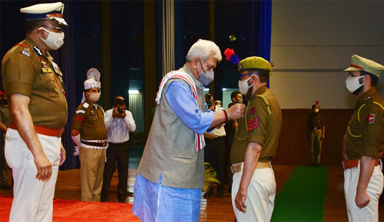 Lt Governor presents President’s Police Medals to the awardees & NOKs of Martyrs of JKP