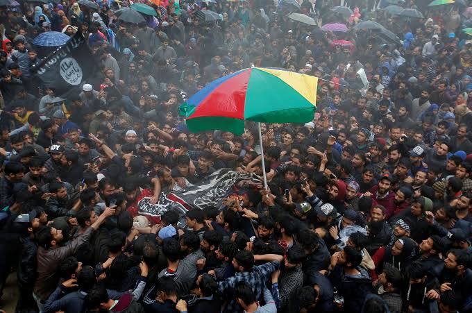 Local Militants in Kashmir to be buried at safe, isolated places; only families to attend last rites : Officials