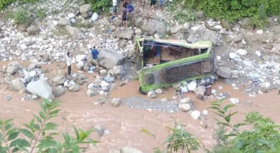 4 dead, 6 Injured as mini bus rolls into deep gorge in Mahore 
