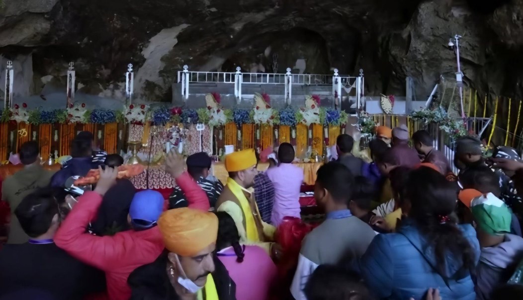 51,000 pilgrims pay obeisance at Amarnath Cave in first three days