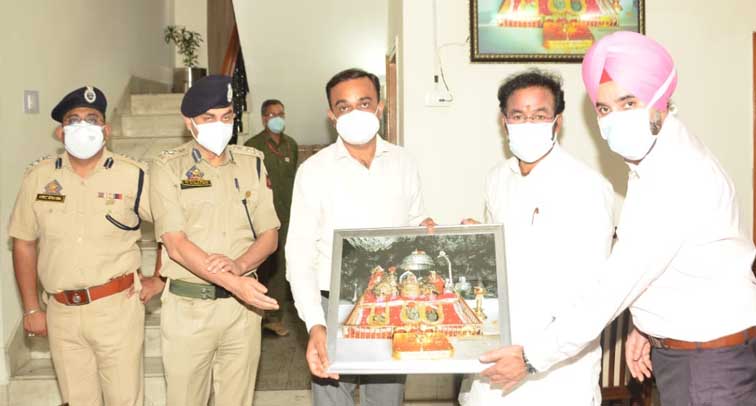 Union MoS Home pays obeisance at Shri Mata Vaishno Devi shrine
