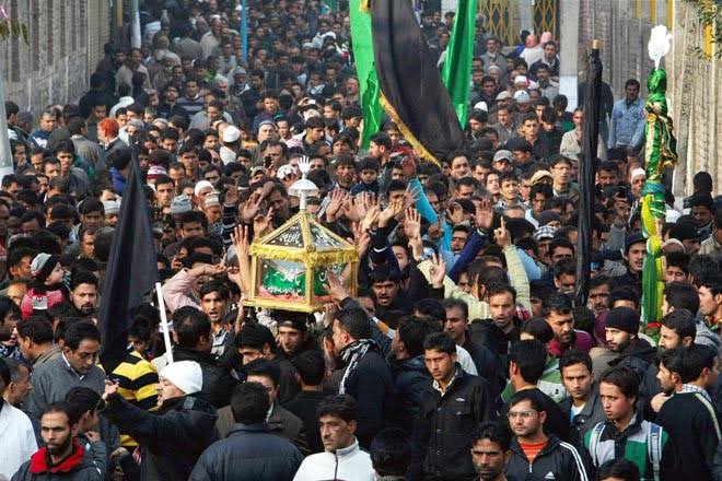 Dozens of Policemen injured during stone pelting at Moharram Procession in Srinagar