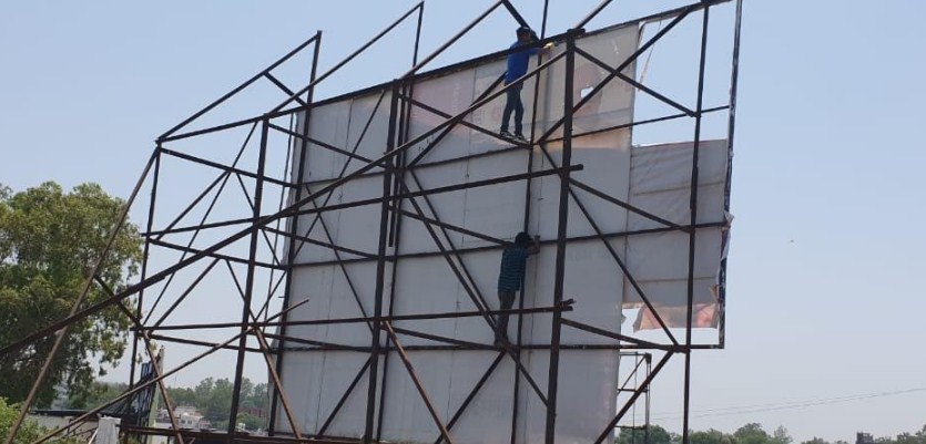 JMC removes illegal hoardings & banners