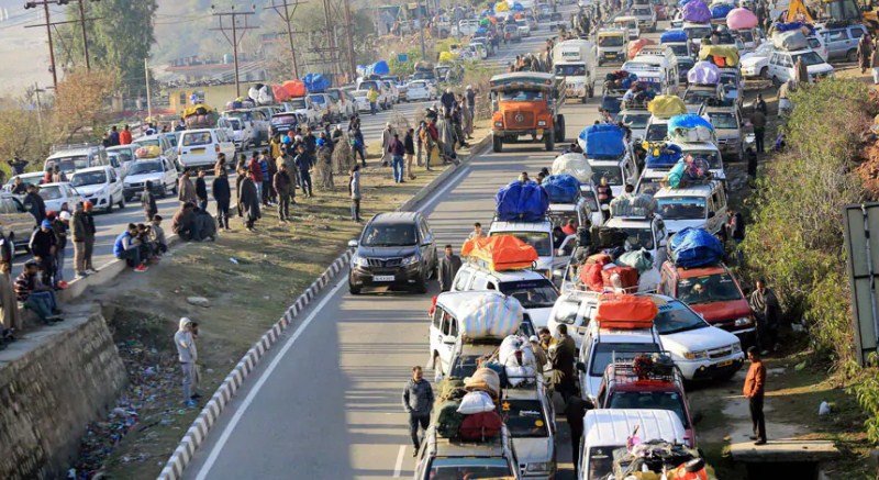 Srinagar-Jammu NH reopens for traffic