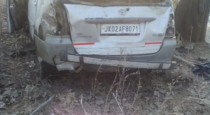 Jammu woman killed, driver injured in Kakpora mishap