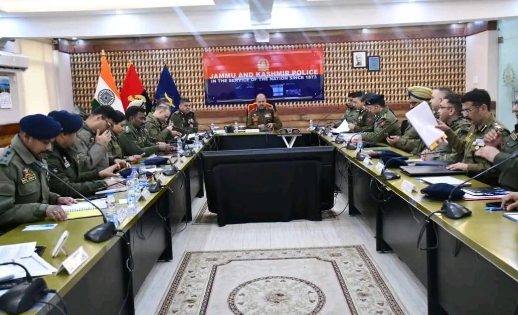 DGP chairs crime & security review meeting at PCR Kashmir