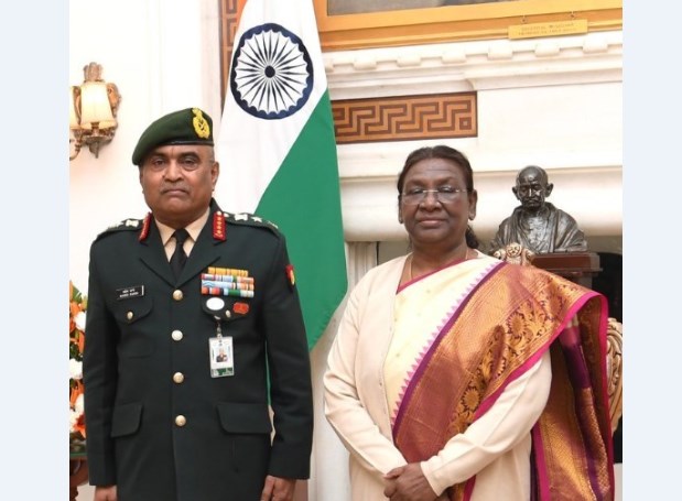 Army Chief Gen Pande calls on President Murmu