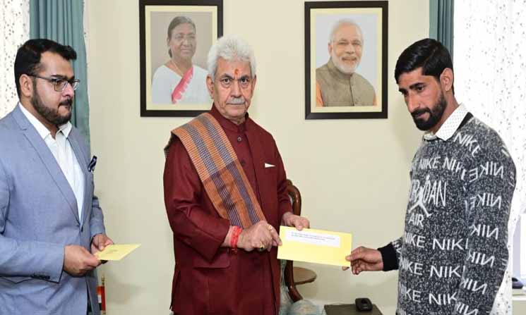 “Was once put in jail for hoisting Tricolor in J-K, today no such restrictions”: Anurag Thakur