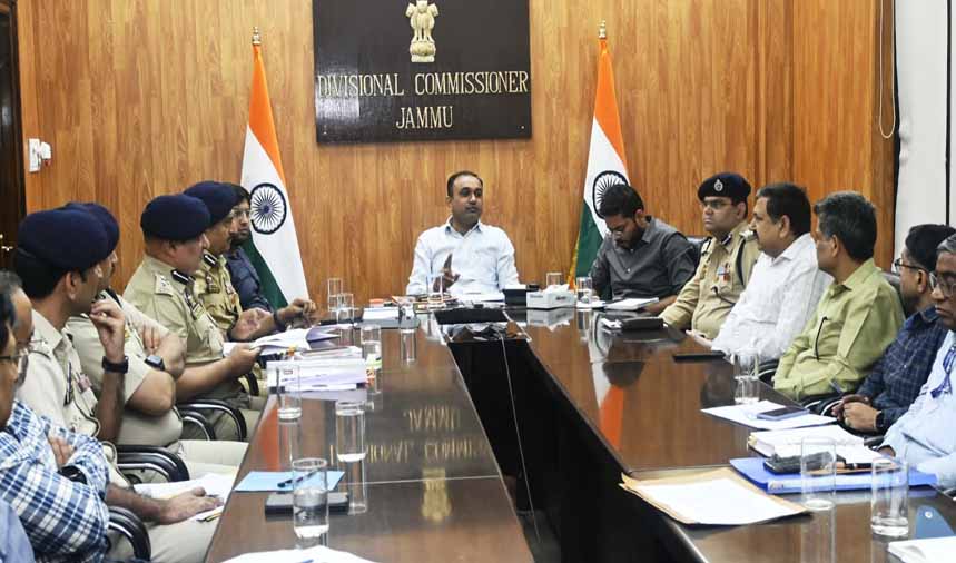 Div Com discusses issues of Traffic management, Regulation in Jammu Division