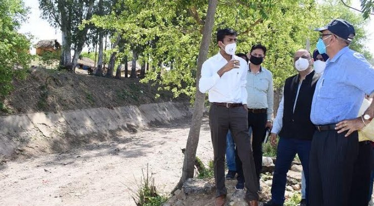 DC Jammu conducts extensive tour along Ranbir Canal