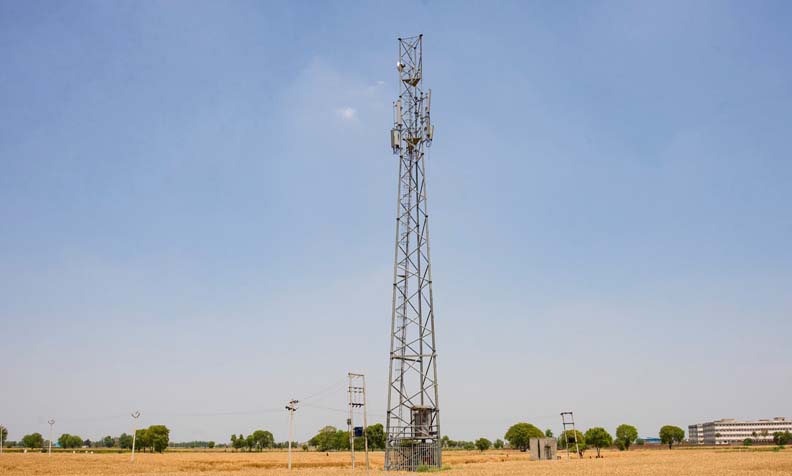 J&K LG directs immediate installation of mobile towers near LoC