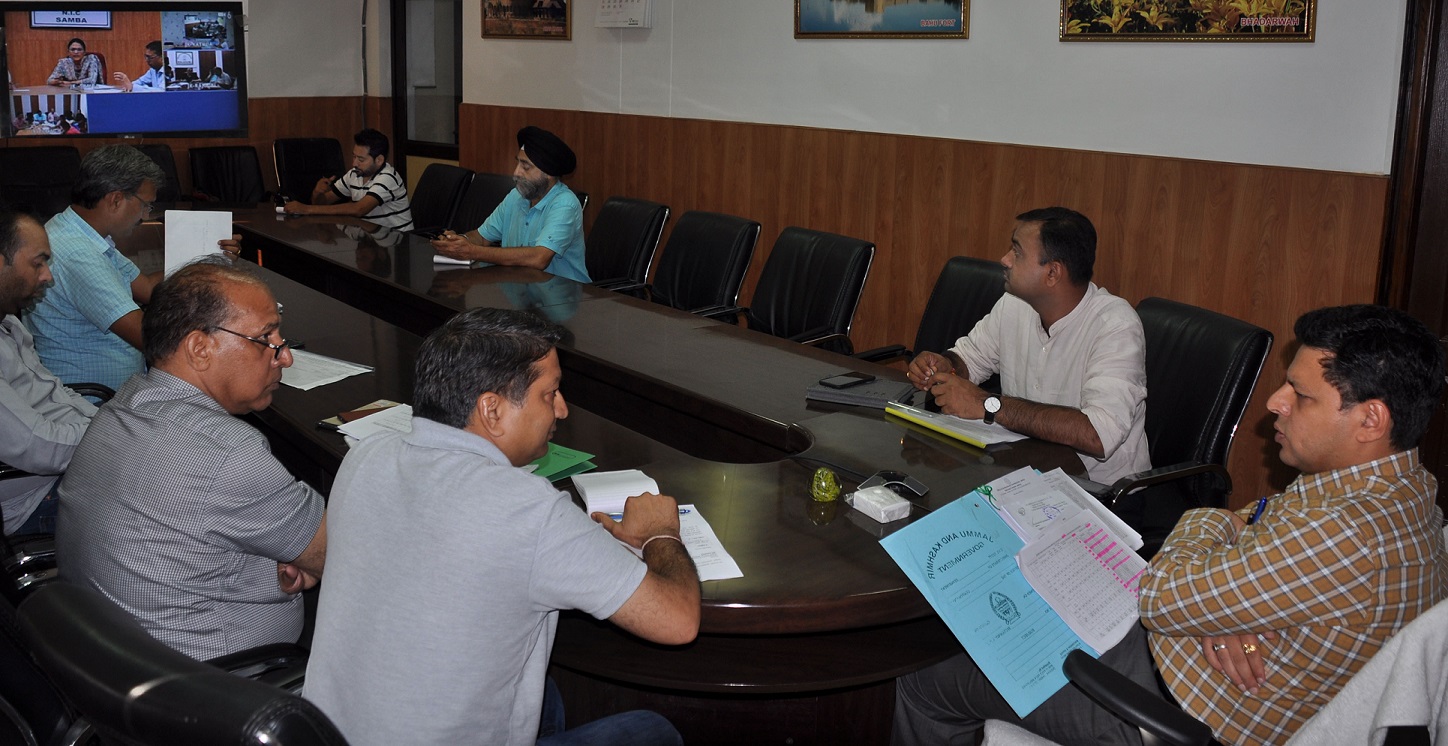 Div Com reviews progress on construction of bunkers
