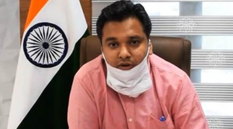 DDC Udhampur cautions people moving without masks at public places
